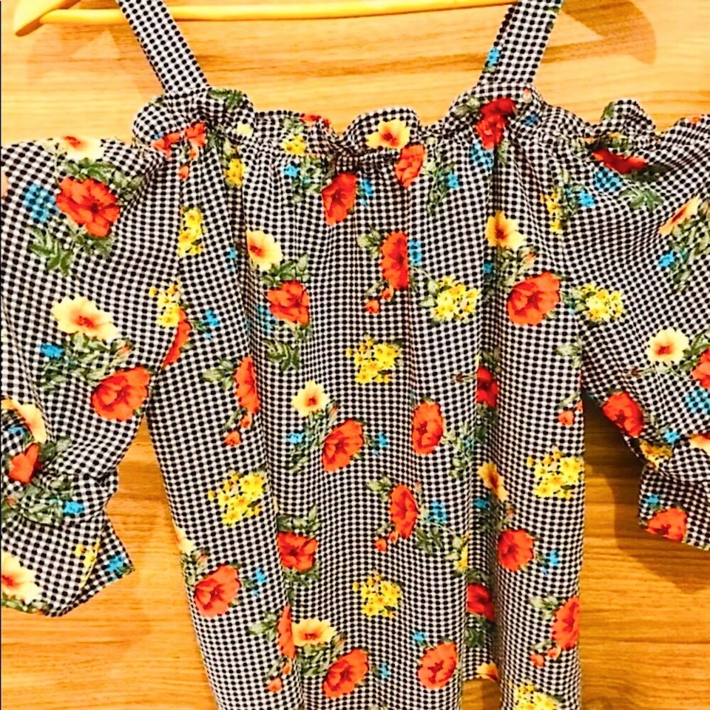 Twine & String Checkered Flower Top
